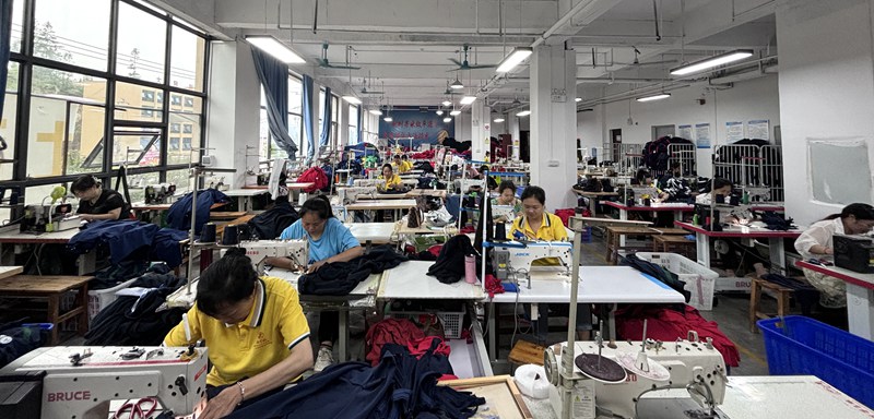 服装设计习水：家门口制衣厂 编织大众“失业梦”(图1)