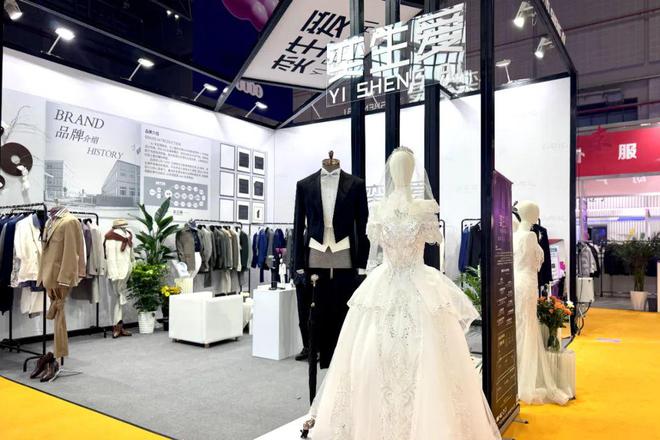 工作服定制以衣载道奕生爱解释全场景穿衣艺术